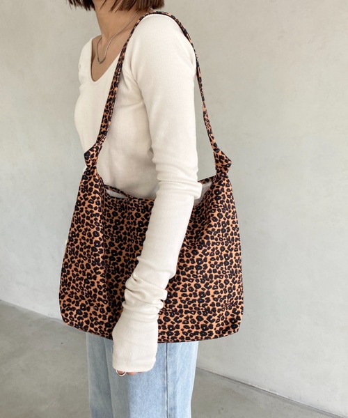 MYMOOD.（マイムード）の「【A4サイズ収納可】2WAYノットハンドル レオパードトートバッグ（トートバッグ・レディース・アイボリー/ブラウン・FREE）」の17枚目の写真