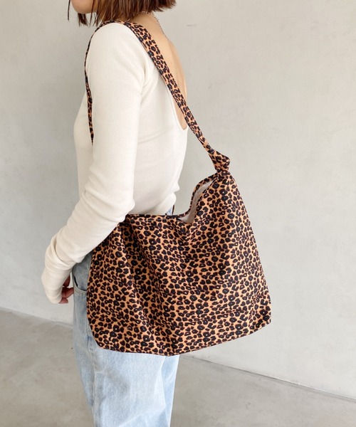 MYMOOD.（マイムード）の「【A4サイズ収納可】2WAYノットハンドル レオパードトートバッグ（トートバッグ・レディース・アイボリー/ブラウン・FREE）」の18枚目の写真