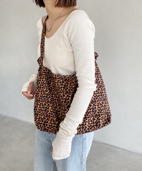 MYMOOD.（マイムード）の「【A4サイズ収納可】2WAYノットハンドル レオパードトートバッグ（トートバッグ・レディース・アイボリー/ブラウン・FREE）」の21枚目の写真