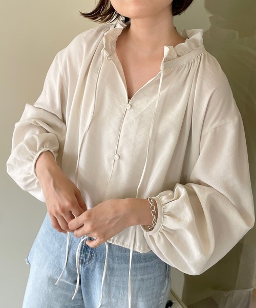 LOWRYS FARM（ローリーズファーム）の「フリルブラウスロングスリーブ 966628（シャツ/ブラウス・レディース・グレー/アイボリー/ブラック/ホワイト・FREE）」の5枚目の写真