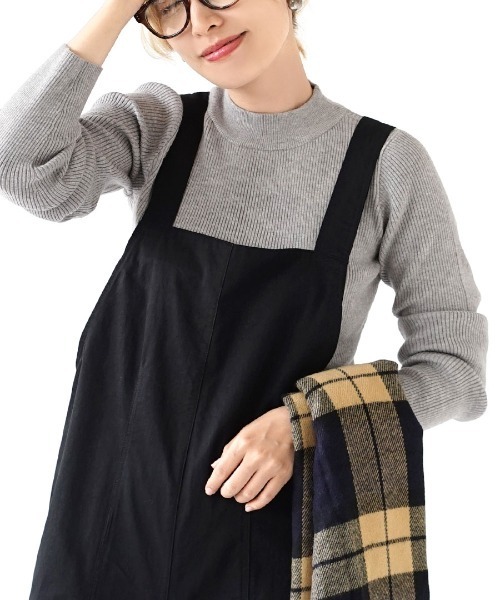 zootie（ズーティー）の「【新感覚のなめらかタッチ！】チクチクしない なめらかリブニット［ハイネック］（ニット/セーター・レディース・チャコール/ライトベージュ/杢グレー/ロイヤルブルー/ダークカーキ/レッド/ブラウン/アイボリー/ライトピンク/ブラック/イエロー系その他/ネイビー・L/LL/M）」の3枚目の写真