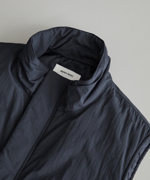 MONO-MART（モノマート）の「撥水ナイロンオーバースタンドパテッドベスト（ダウンベスト・メンズ・ライトグレー/ネイビー/ブラック・M/L）」の13枚目の写真