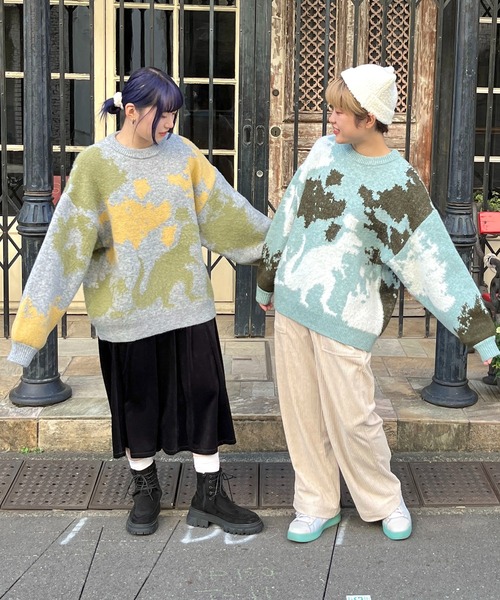 DOUBLE NAME(ダブルネーム)の「ふわもこ恐竜シルエットニットプルオーバー/ユニセックス可(ニット/セーター・レディース・キナリ/サックスブルー/グレイッシュベージュ・FREE)」の9枚目の写真