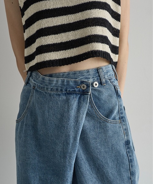 THE YOn(ザヨン)の「クロスウエストアシメラップデニムパンツ(デニムパンツ・レディース・ライトブルー/ブルー/ホワイト/ブラック/ナチュラル・S/M)」の6枚目の写真