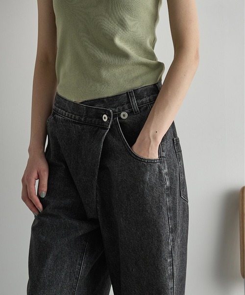 THE YOn(ザヨン)の「クロスウエストアシメラップデニムパンツ(デニムパンツ・レディース・ライトブルー/ブルー/ホワイト/ブラック/ナチュラル・S/M)」の8枚目の写真