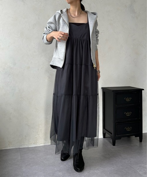 DouDou（ドゥドゥ）の「【WEB限定】チュールティアードキャミワンピース（ワンピース・レディース・ブラック/チャコールグレー・FREE）」の2枚目の写真