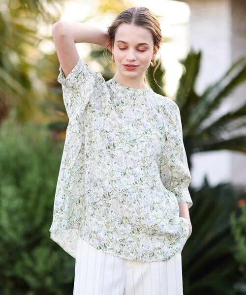 DRESSTERIOR（ドレステリア）の「【洗える/大人フェミニン】イペカフラワープリントボリュームスリーブブラウス（シャツ/ブラウス・レディース・ホワイト系3/チャコール・38/36/34）」の7枚目の写真