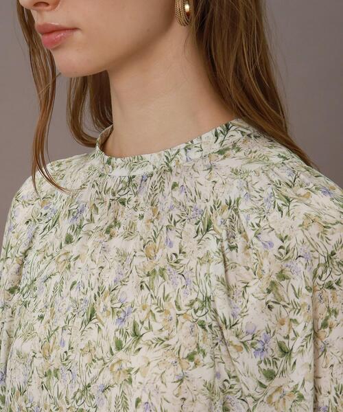 DRESSTERIOR（ドレステリア）の「【洗える/大人フェミニン】イペカフラワープリントボリュームスリーブブラウス（シャツ/ブラウス・レディース・ホワイト系3/チャコール・38/36/34）」の16枚目の写真