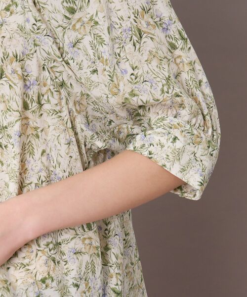 DRESSTERIOR（ドレステリア）の「【洗える/大人フェミニン】イペカフラワープリントボリュームスリーブブラウス（シャツ/ブラウス・レディース・ホワイト系3/チャコール・38/36/34）」の17枚目の写真