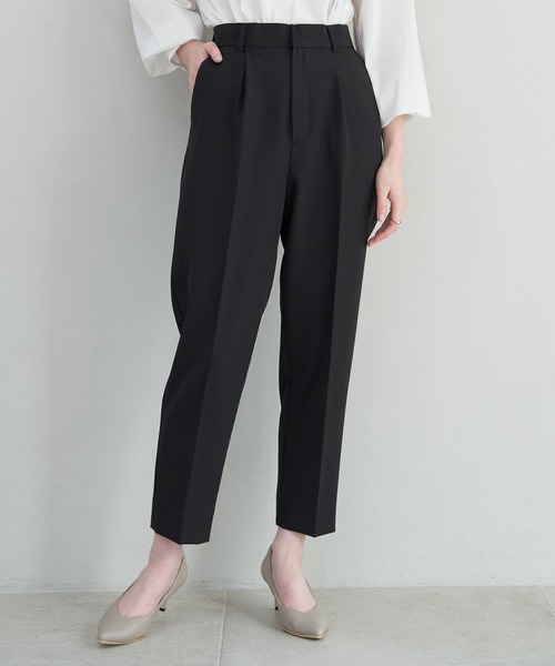 YECCA VECCA（イェッカヴェッカ）の「タックテーパードパンツ（その他パンツ・レディース・ライトベージュ/ブラック・M/S）」の2枚目の写真