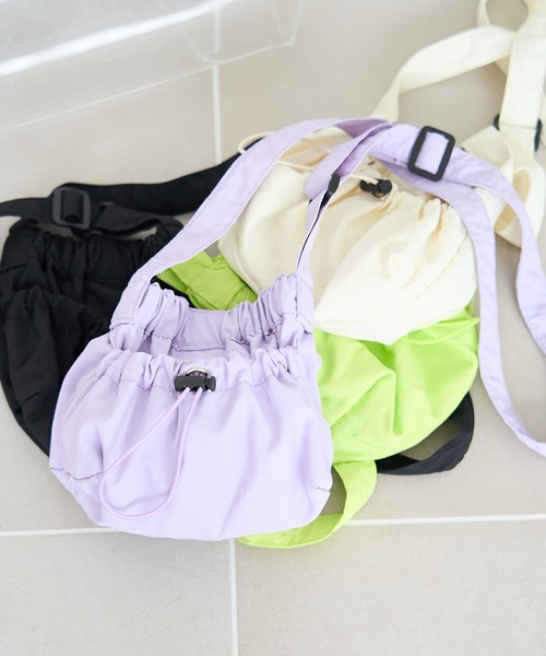 ROPE' PICNIC（ロペピクニック）の「撥水加工/サイドドロストポケットミニショルダーバッグ（ショルダーバッグ・レディース・ブラック/ラベンダー/キナリ/ライトグリーン・FREE）」の4枚目の写真