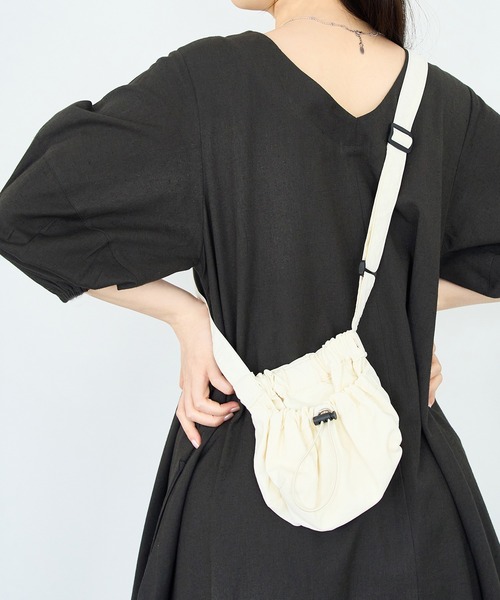 ROPE' PICNIC（ロペピクニック）の「撥水加工/サイドドロストポケットミニショルダーバッグ（ショルダーバッグ・レディース・ブラック/ラベンダー/キナリ/ライトグリーン・FREE）」の5枚目の写真