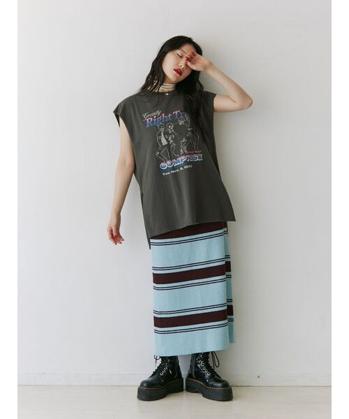 jouetie(ジュエティ)の「ヴィンテージグラフィックノースリーブTシャツ(Tシャツ/カットソー・レディース・ブラック/アイボリー/ブルー・MEDIUM)」の5枚目の写真