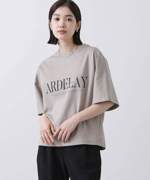 Gready Brilliant(グレディブリリアン)の「ARDELAYロゴTシャツ(Tシャツ/カットソー・レディース・オフホワイト/モカ・38)」の20枚目の写真