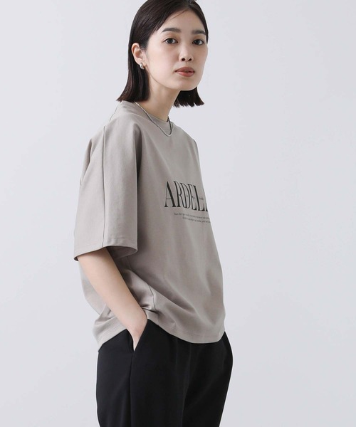 Gready Brilliant(グレディブリリアン)の「ARDELAYロゴTシャツ(Tシャツ/カットソー・レディース・オフホワイト/モカ・38)」の21枚目の写真