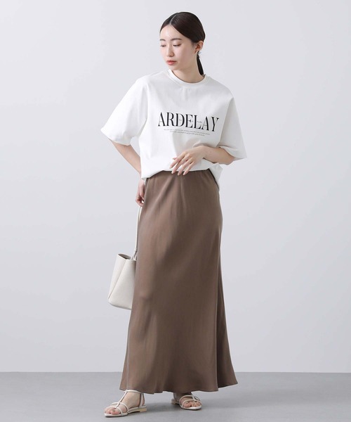 Gready Brilliant(グレディブリリアン)の「ARDELAYロゴTシャツ(Tシャツ/カットソー・レディース・オフホワイト/モカ・38)」の3枚目の写真