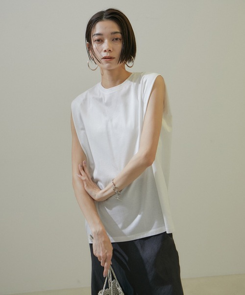 SALON adam et rope'（サロン アダム エ ロペ）の「プリマベールショルダータックノースリーブプルオーバー［UVケア・洗える］（Tシャツ/カットソー・レディース・ホワイト/チャコールグレー/ブラック/ピンク・FREE）」の2枚目の写真