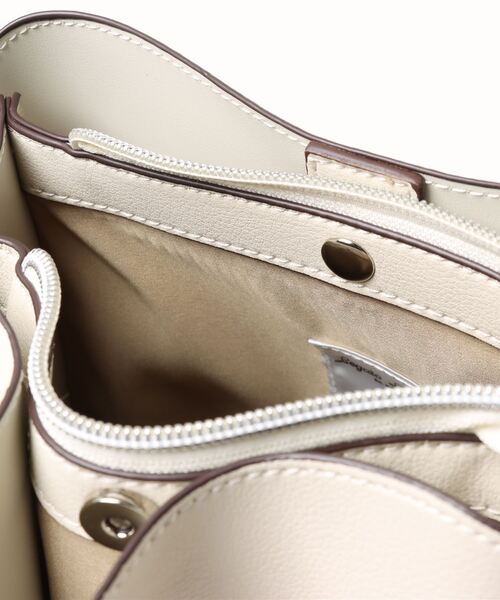 Legato Largo（レガートラルゴ）の「Legato Largo / かるいかばん　縦型ショルダー / LG-P0116（ショルダーバッグ・レディース・ブラック/アイボリー/ベージュ/ラベンダー/イエロー/キャメル/ベージュ系その他/オリーブ/ライトブルー・ONESIZE）」の17枚目の写真