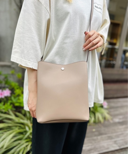 Legato Largo（レガートラルゴ）の「Legato Largo / かるいかばん　縦型ショルダー / LG-P0116（ショルダーバッグ・レディース・ブラック/アイボリー/ベージュ/ラベンダー/イエロー/キャメル/ベージュ系その他/オリーブ/ライトブルー・ONESIZE）」の4枚目の写真