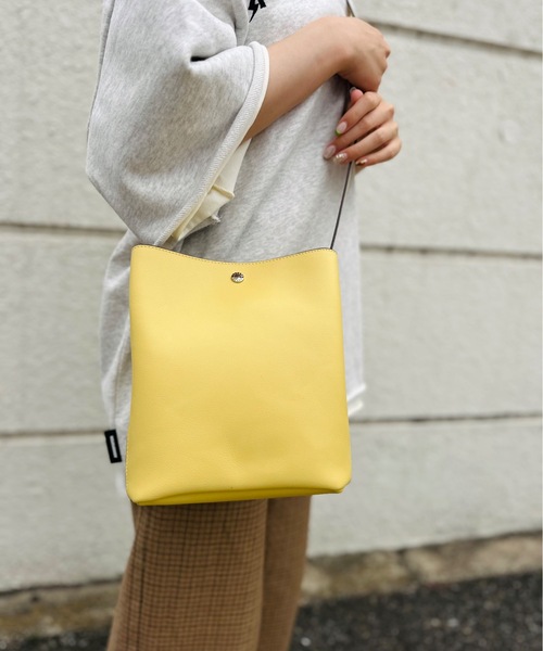 Legato Largo（レガートラルゴ）の「Legato Largo / かるいかばん　縦型ショルダー / LG-P0116（ショルダーバッグ・レディース・ブラック/アイボリー/ベージュ/ラベンダー/イエロー/キャメル/ベージュ系その他/オリーブ/ライトブルー・ONESIZE）」の8枚目の写真