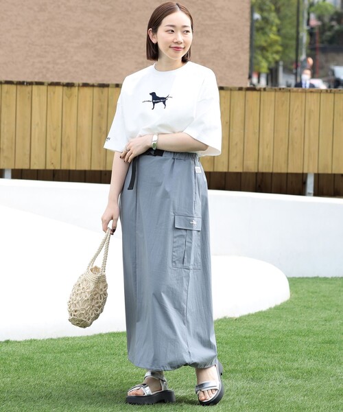 Labrador Retriever(ラブラドールリトリーバー)の「BEAMS HEART / Labrador Retriever フロッキープリント ドッグ Tシャツ(Tシャツ/カットソー・レディース・チャコールグレー/オフホワイト・FREE)」の3枚目の写真