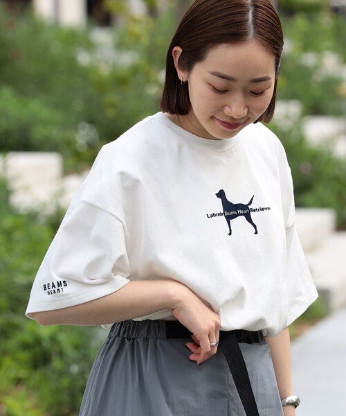 Labrador Retriever(ラブラドールリトリーバー)の「BEAMS HEART / Labrador Retriever フロッキープリント ドッグ Tシャツ(Tシャツ/カットソー・レディース・チャコールグレー/オフホワイト・FREE)」の5枚目の写真