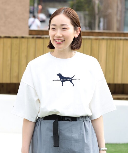 Labrador Retriever(ラブラドールリトリーバー)の「BEAMS HEART / Labrador Retriever フロッキープリント ドッグ Tシャツ(Tシャツ/カットソー・レディース・チャコールグレー/オフホワイト・FREE)」の6枚目の写真