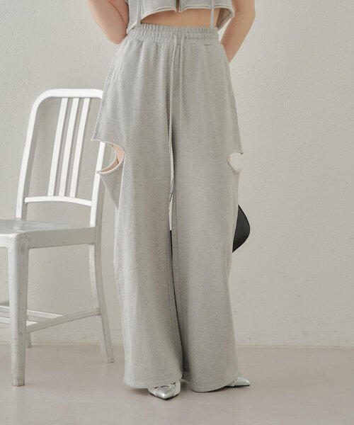 Chico（チコ）の「サイドスリットピグメントスウェットパンツ（スウェットパンツ・レディース・ブラック/グレー/ホワイト/ブルー系その他・FREE/0）」の3枚目の写真