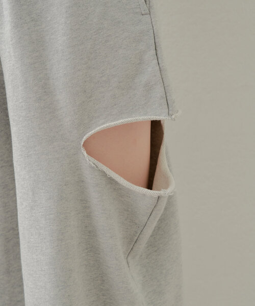 Chico（チコ）の「サイドスリットピグメントスウェットパンツ（スウェットパンツ・レディース・ブラック/グレー/ホワイト/ブルー系その他・FREE/0）」の10枚目の写真