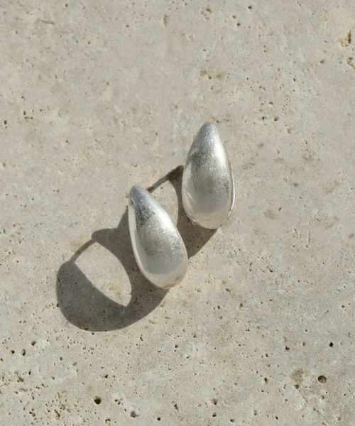 GOLDY（ゴールディ）の「スレンダー ドロップ ワンタッチピアス（ピアス（両耳用）・レディース・シルバー/ゴールド/シルバー系その他/ゴールド系その他・FREE）」の3枚目の写真