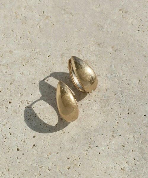 GOLDY（ゴールディ）の「スレンダー ドロップ ワンタッチピアス（ピアス（両耳用）・レディース・シルバー/ゴールド/シルバー系その他/ゴールド系その他・FREE）」の4枚目の写真