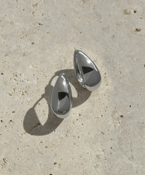 GOLDY（ゴールディ）の「スレンダー ドロップ ワンタッチピアス（ピアス（両耳用）・レディース・シルバー/ゴールド/シルバー系その他/ゴールド系その他・FREE）」の5枚目の写真