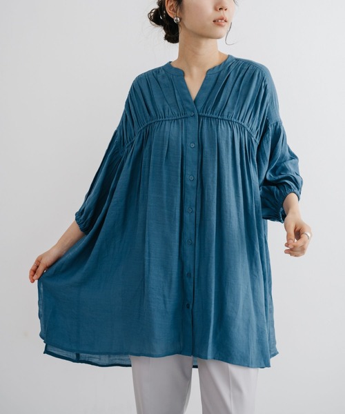 refinedworks（リファインドワークス）の「【refinedworks】 夏にピッタリな軽く涼し気なチュニック！（シャツ/ブラウス・レディース・ブルー/グレイッシュベージュ/ブラック・FREE）」の3枚目の写真