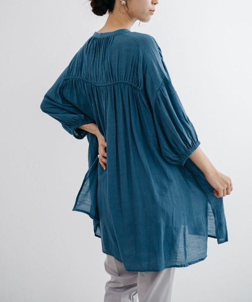 refinedworks（リファインドワークス）の「【refinedworks】 夏にピッタリな軽く涼し気なチュニック！（シャツ/ブラウス・レディース・ブルー/グレイッシュベージュ/ブラック・FREE）」の18枚目の写真