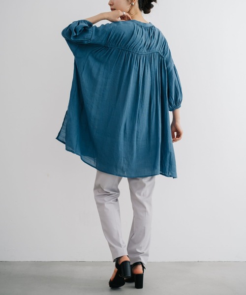 refinedworks（リファインドワークス）の「【refinedworks】 夏にピッタリな軽く涼し気なチュニック！（シャツ/ブラウス・レディース・ブルー/グレイッシュベージュ/ブラック・FREE）」の14枚目の写真