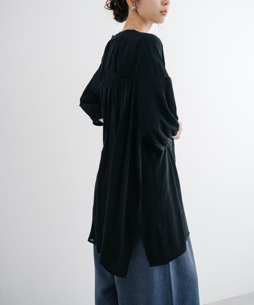 refinedworks（リファインドワークス）の「【refinedworks】 夏にピッタリな軽く涼し気なチュニック！（シャツ/ブラウス・レディース・ブルー/グレイッシュベージュ/ブラック・FREE）」の10枚目の写真