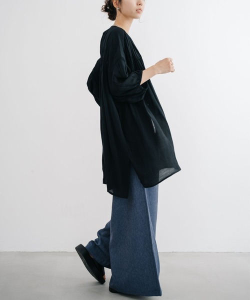 refinedworks（リファインドワークス）の「【refinedworks】 夏にピッタリな軽く涼し気なチュニック！（シャツ/ブラウス・レディース・ブルー/グレイッシュベージュ/ブラック・FREE）」の7枚目の写真