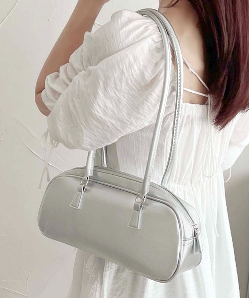 apres jour clair(アプレジュールクレア)の「【apres jour clair×ARIAZ】リボン付きシルバーボストンバッグ(ハンドバッグ・レディース・シルバー・FREE)」の1枚目の写真