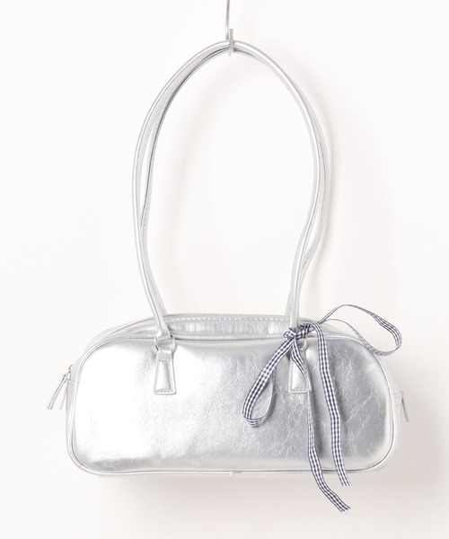 apres jour clair(アプレジュールクレア)の「【apres jour clair×ARIAZ】リボン付きシルバーボストンバッグ(ハンドバッグ・レディース・シルバー・FREE)」の3枚目の写真