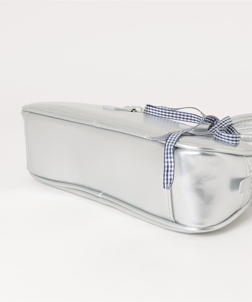 apres jour clair(アプレジュールクレア)の「【apres jour clair×ARIAZ】リボン付きシルバーボストンバッグ(ハンドバッグ・レディース・シルバー・FREE)」の6枚目の写真