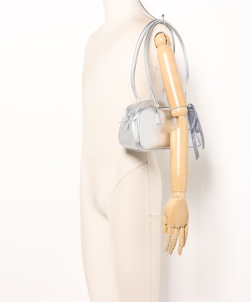 apres jour clair(アプレジュールクレア)の「【apres jour clair×ARIAZ】リボン付きシルバーボストンバッグ(ハンドバッグ・レディース・シルバー・FREE)」の7枚目の写真
