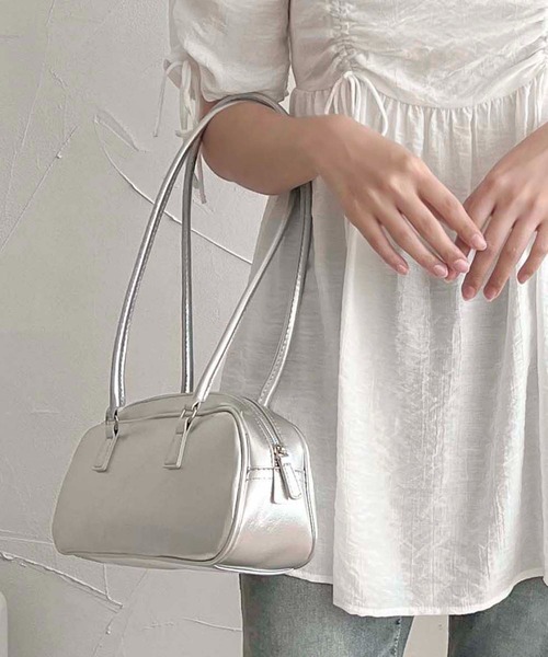 apres jour clair(アプレジュールクレア)の「【apres jour clair×ARIAZ】リボン付きシルバーボストンバッグ(ハンドバッグ・レディース・シルバー・FREE)」の8枚目の写真