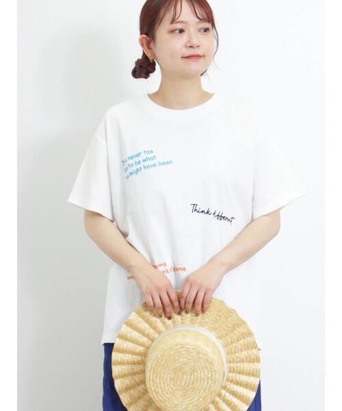 Samansa Mos2(サマンサ モスモス)の「◎ランダムロゴ刺繍Tシャツ(Tシャツ/カットソー・レディース・キナリ/オフホワイト/チャコールグレー・F)」の1枚目の写真