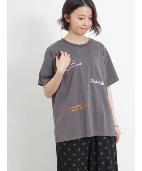 Samansa Mos2(サマンサ モスモス)の「◎ランダムロゴ刺繍Tシャツ(Tシャツ/カットソー・レディース・キナリ/オフホワイト/チャコールグレー・F)」の19枚目の写真