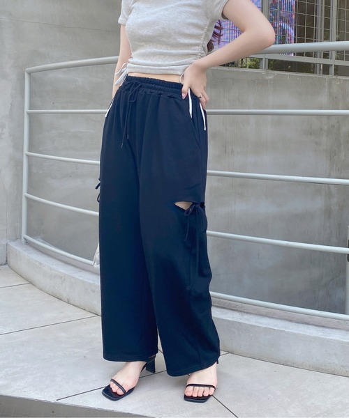 INGNI（イング）の「サイドカットリボンスウェットパンツ（スウェットパンツ・レディース・ブラック/グレー・FREE）」の3枚目の写真