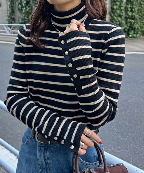 DISCOAT（ディスコート）の「【新色追加!】リブ袖口ボタンタートル《WEB限定カラーあり》（ニット/セーター・レディース・ライトグレー/ピンク/レッド系その他/ブラウン/ダークグレー/モカ/ネイビー/イエロー/マスタード/ホワイト×ブラック/カーキ/ベビーピンク/アイボリー/オレンジ系その他/オフホワイト/ブラウン系その他/オレンジ/グリーン系その他/モスグリーン/ダークブルー/ブルー系その他/ホワイト系その他/ボルドー/ブラック系その他/ダークグリーン/ブルー/ブラック・FREE）」の7枚目の写真