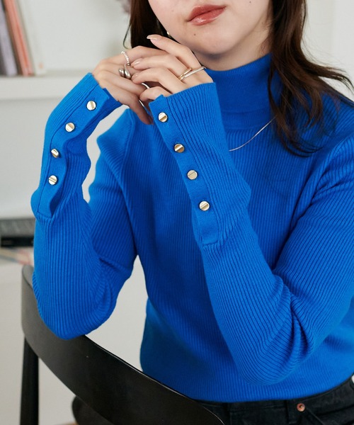 DISCOAT（ディスコート）の「【新色追加!】リブ袖口ボタンタートル《WEB限定カラーあり》（ニット/セーター・レディース・ライトグレー/ピンク/レッド系その他/ブラウン/ダークグレー/モカ/ネイビー/イエロー/マスタード/ホワイト×ブラック/カーキ/ベビーピンク/アイボリー/オレンジ系その他/オフホワイト/ブラウン系その他/オレンジ/グリーン系その他/モスグリーン/ダークブルー/ブルー系その他/ホワイト系その他/ボルドー/ブラック系その他/ダークグリーン/ブルー/ブラック・FREE）」の17枚目の写真