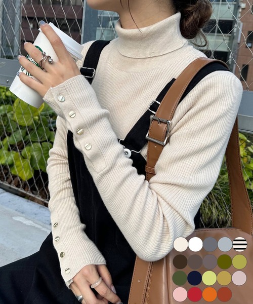 DISCOAT（ディスコート）の「【新色追加!】リブ袖口ボタンタートル《WEB限定カラーあり》（ニット/セーター・レディース・ライトグレー/ピンク/レッド系その他/ブラウン/ダークグレー/モカ/ネイビー/イエロー/マスタード/ホワイト×ブラック/カーキ/ベビーピンク/アイボリー/オレンジ系その他/オフホワイト/ブラウン系その他/オレンジ/グリーン系その他/モスグリーン/ダークブルー/ブルー系その他/ホワイト系その他/ボルドー/ブラック系その他/ダークグリーン/ブルー/ブラック・FREE）」の3枚目の写真