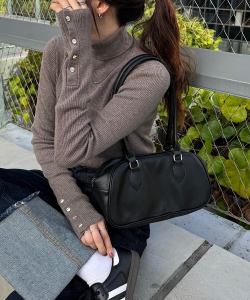 DISCOAT（ディスコート）の「【新色追加!】リブ袖口ボタンタートル《WEB限定カラーあり》（ニット/セーター・レディース・ライトグレー/ピンク/レッド系その他/ブラウン/ダークグレー/モカ/ネイビー/イエロー/マスタード/ホワイト×ブラック/カーキ/ベビーピンク/アイボリー/オレンジ系その他/オフホワイト/ブラウン系その他/オレンジ/グリーン系その他/モスグリーン/ダークブルー/ブルー系その他/ホワイト系その他/ボルドー/ブラック系その他/ダークグリーン/ブルー/ブラック・FREE）」の10枚目の写真