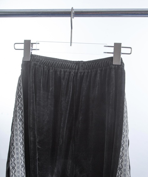 ZIP FIVE -White Line-(ジップファイブホワイトライン)の「【White Line】 90s ベロア バギー フィット パンツ / トラックパンツ(その他パンツ・メンズ・ブラック/グレー/ベージュ/ネイビー/オレンジ・SMALL/MEDIUM/LARGE)」の9枚目の写真